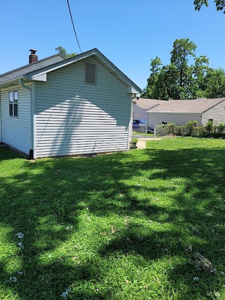 Building Photo - 2353 Hood Ave