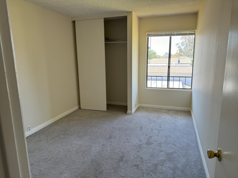 Building Photo - 4323 Caminito del Diamante