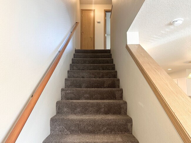 Building Photo - *HALF OFF first full month of rent!* Darli...
