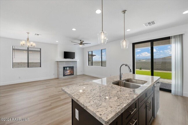 Building Photo - 5985 Finch Pl