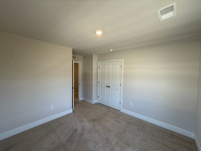 Building Photo - 1670 Lake Placid Dr