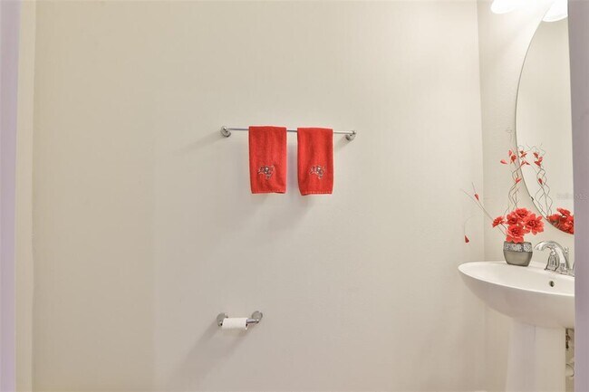 Building Photo - 9162 Hillcroft Dr