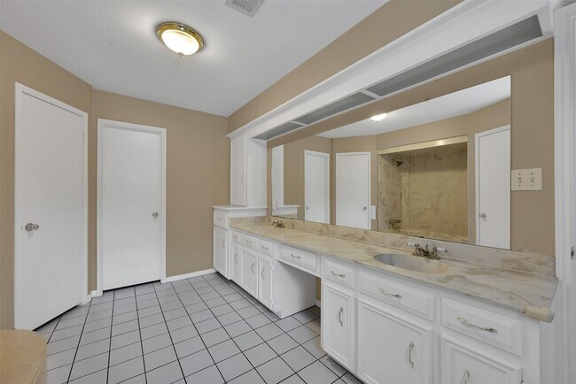Building Photo - 2010 Tucumcari Dr