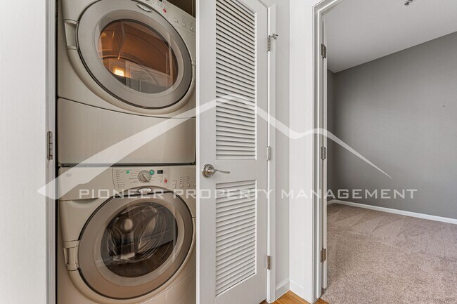 Building Photo - Stunning Condo in Denver with AC in a Grea...