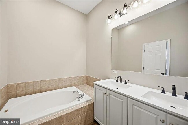 Building Photo - 3706 Singleton Terrace