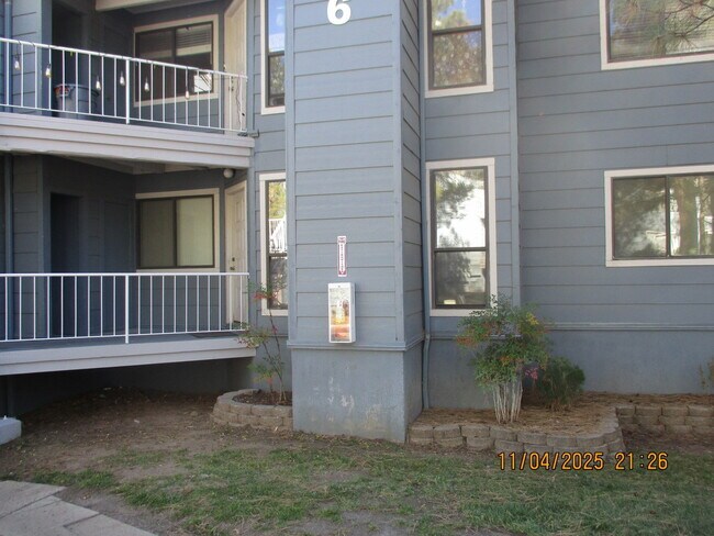 Primary Photo - 2700 S White Mountain Rd