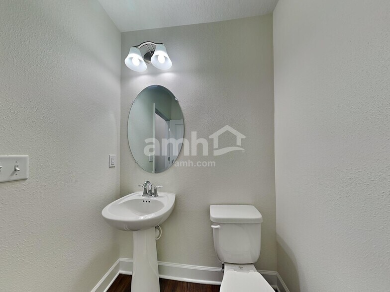 Building Photo - 127 Onate Cir