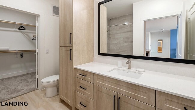 Building Photo - 108 N US Hwy 377