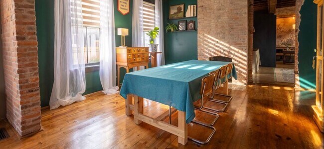 Building Photo - 3 Bedroom/2.5 Bath home