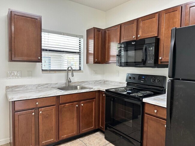 Building Photo - 1045 Villas LLC (1035 NE 10th Ave)