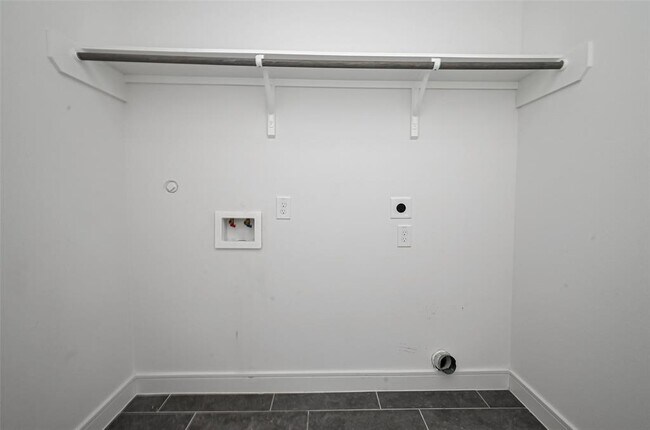 Building Photo - 8930 Spring Knoll Forest Dr