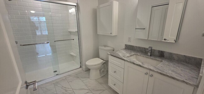 Building Photo - Luxury 2-Bed with Massive Closets and Built-in Storage