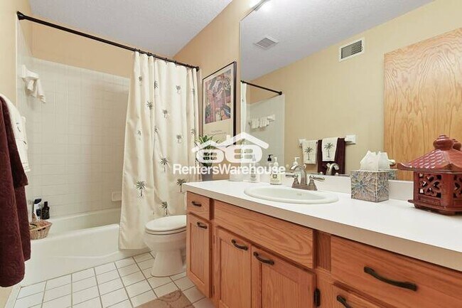 Building Photo - Available 12/1 - Beautiful Minnetonka Town...