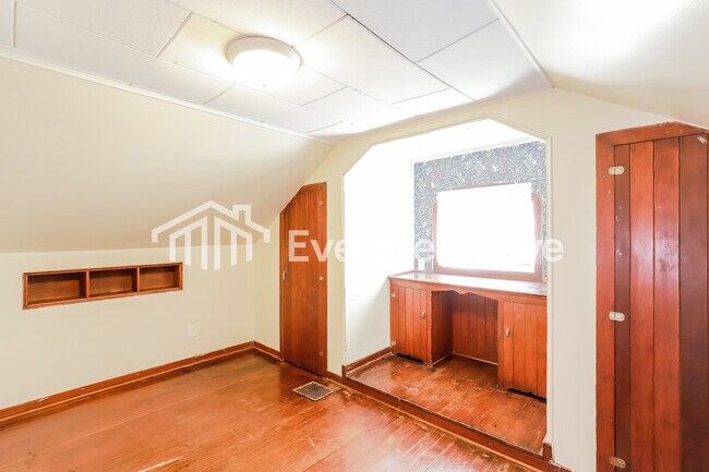 Building Photo - 3123 Fontenelle Blvd