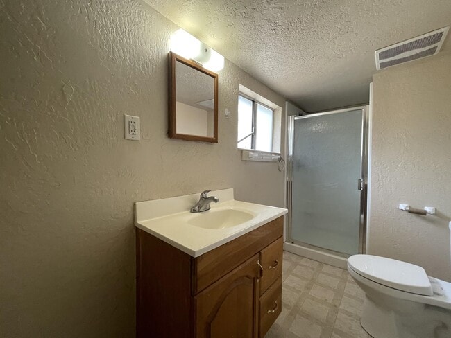 Building Photo - 524 W 1st Ave