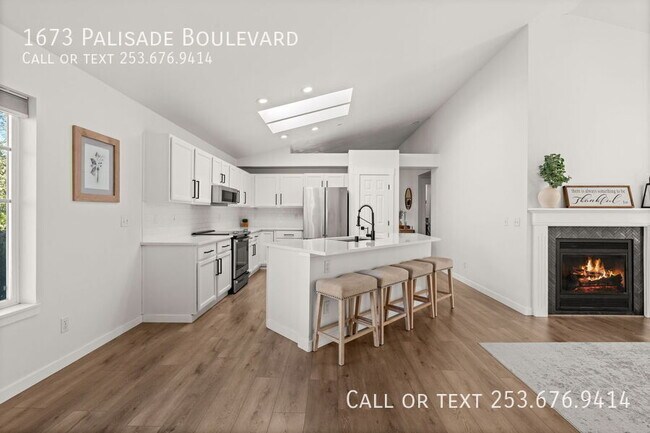 Building Photo - 1673 Palisade Blvd