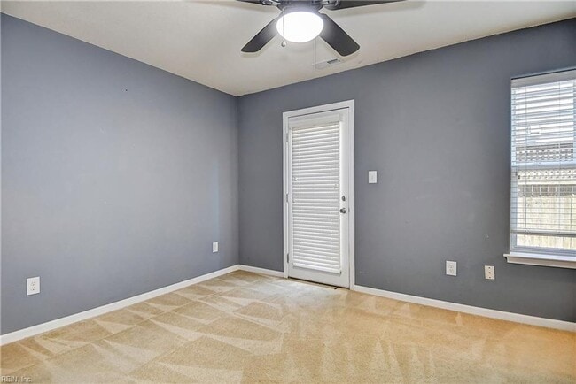 Building Photo - Three Story Condo near the Oceanfront