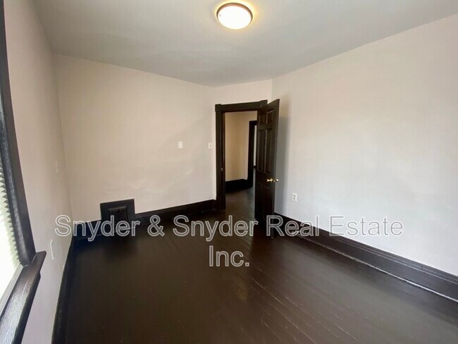 Building Photo - 390 Doyle St