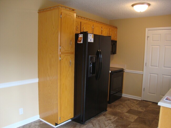 Building Photo - 994 Roedeer Dr