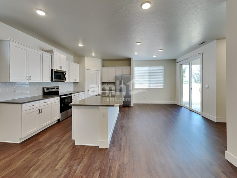 Building Photo - 886 N Rivermist Pl