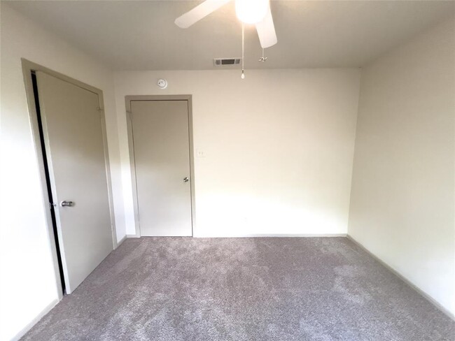 Building Photo - 7206 Creekside Dr