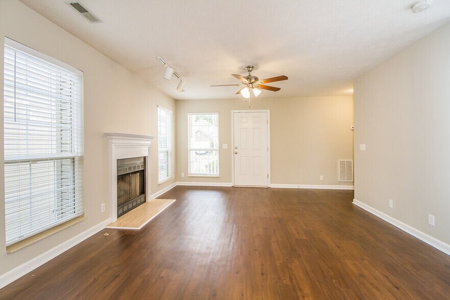 Building Photo - 3544 Glenfalls Dr