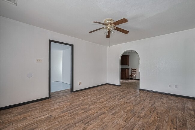 Building Photo - 423 Gammon Dr