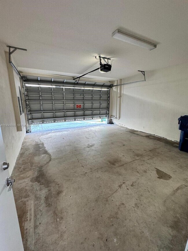 Building Photo - 10445 NW 66th St