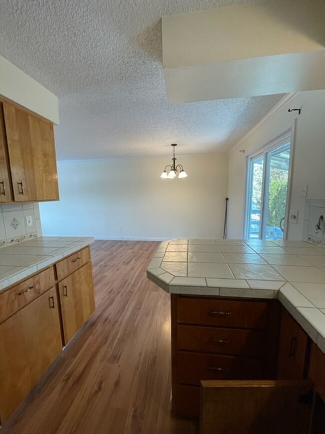 Building Photo - 2 Bedroom, 1.5 Bath Townhouse