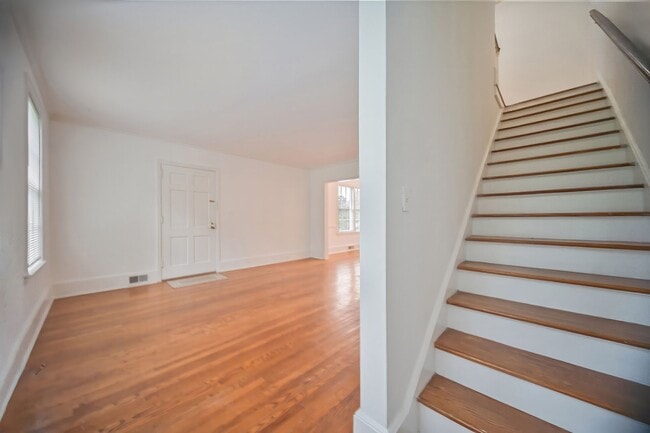 Building Photo - 2bedroom 1 bath