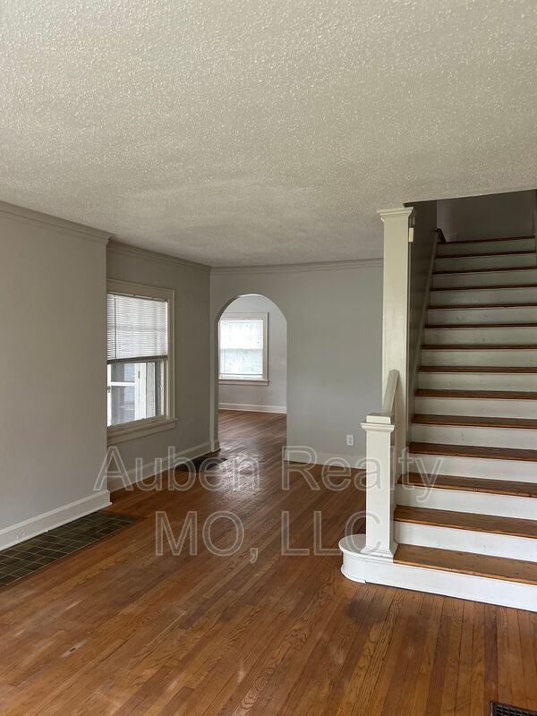 Building Photo - 5412 Harrison St