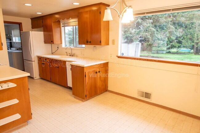 Building Photo - 6232 S Wapato St