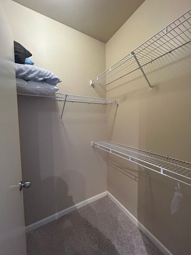 Building Photo - Modern 2-Bedroom, 2-Bath Home