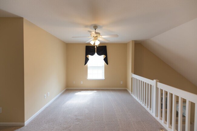 Building Photo - 111 Goldfinch Ave