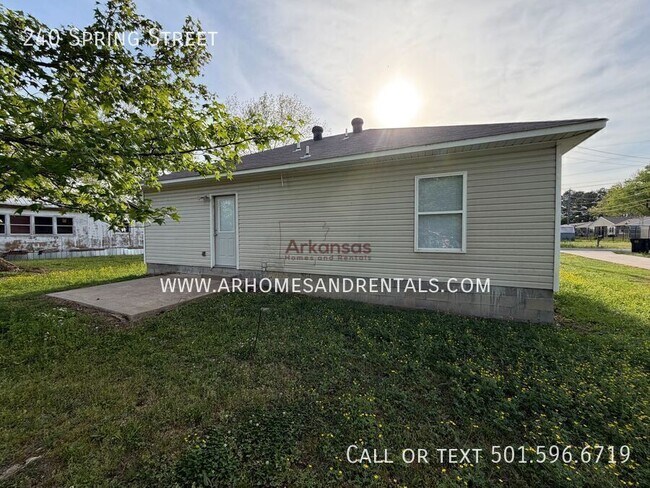 Building Photo - 240 Spring St