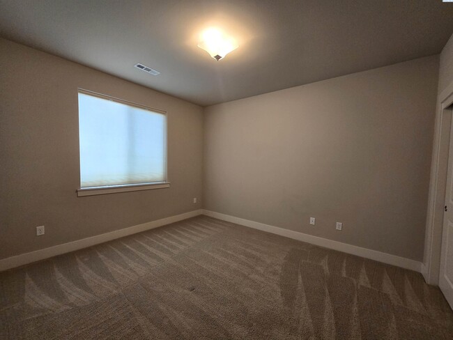 Building Photo - Spacious Rambler in South Richland with La...