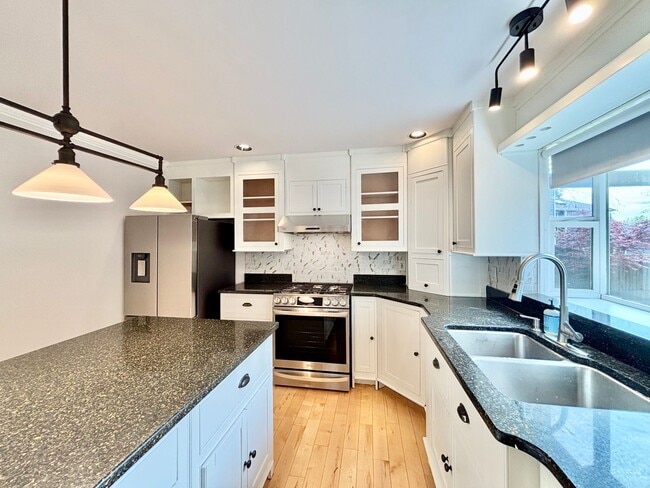 Building Photo - Great SFH for rent in North Rose Hill