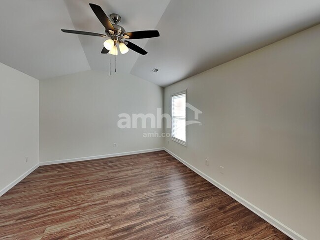 Building Photo - 204 Bates Ct