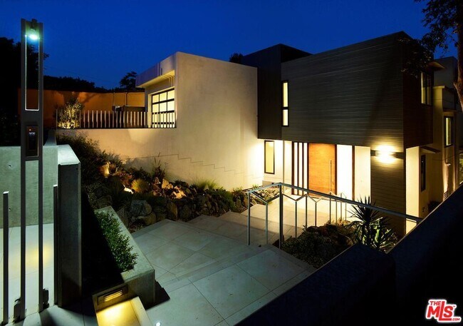 Building Photo - 16132 Alcima Ave