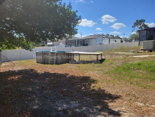 Building Photo - 12387 Seagate St