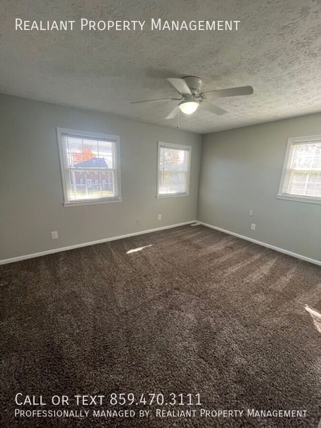 Building Photo - 3-bedroom, 2 full bath duplex in the desir...