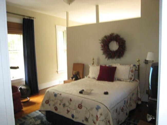 Building Photo - Italian Estates Property Management