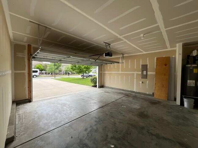 Building Photo - 2198 Laurens Dr