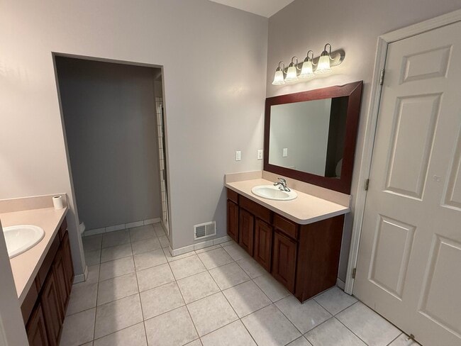 Building Photo - 18145 Shoreline Ct