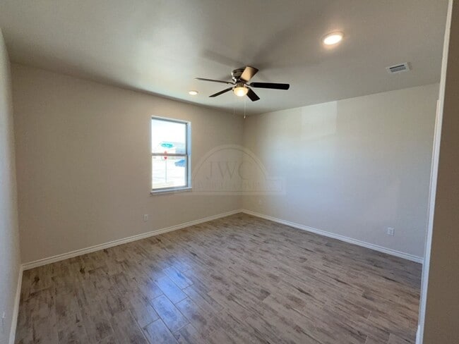 Building Photo - 5100 Rose Petal Ct