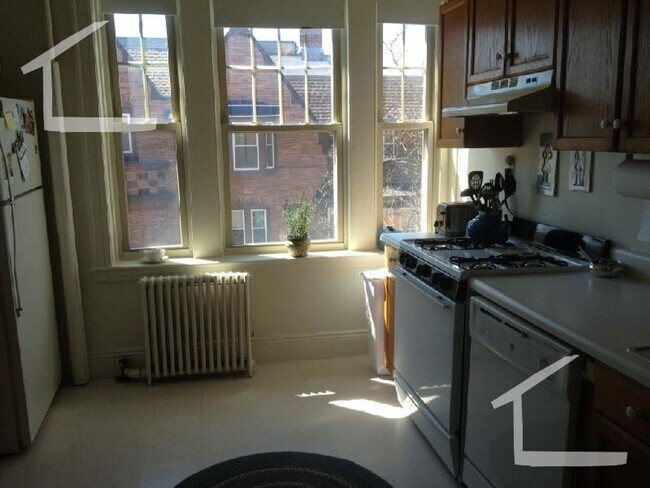 Building Photo - No Brokers fee, Ho Security Deposit, heat,...