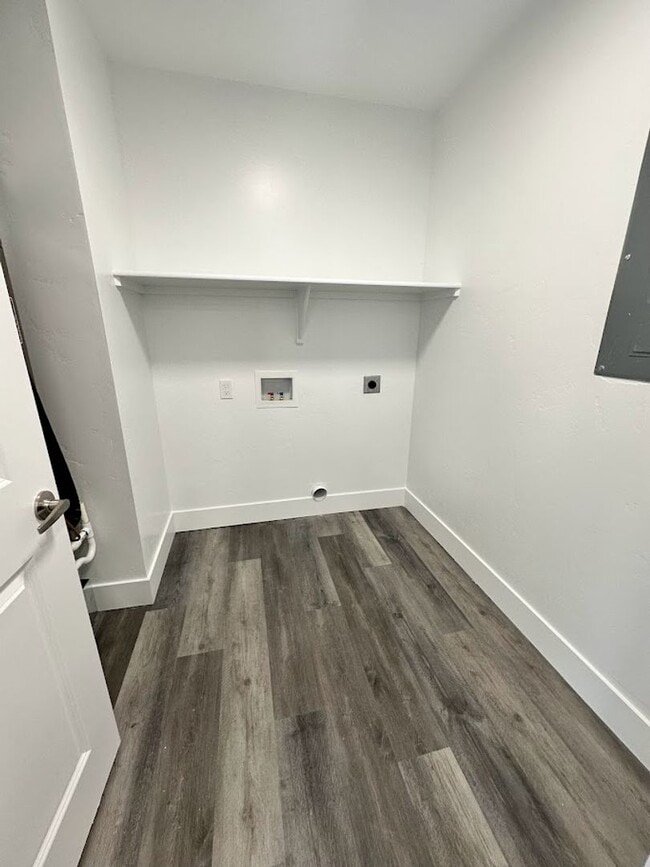 Building Photo - 1553 Clear Creek Dr