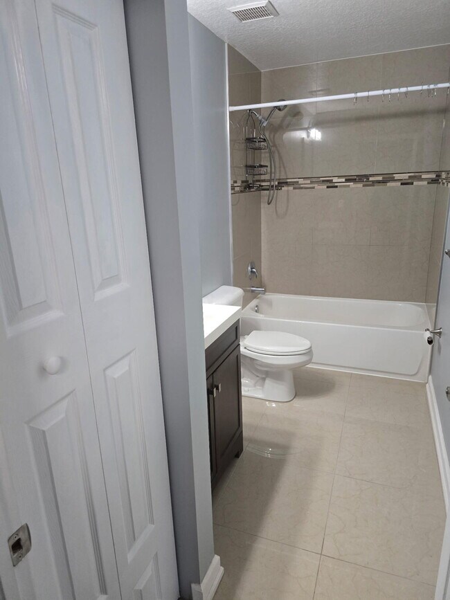 Building Photo - 4200 Turnberry Cir