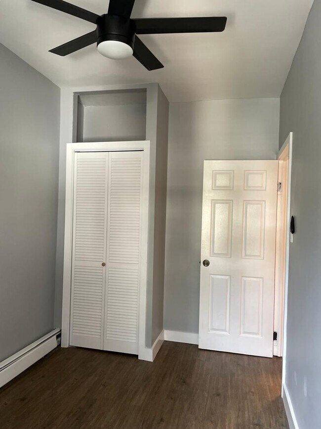 Building Photo - 418 3rd St