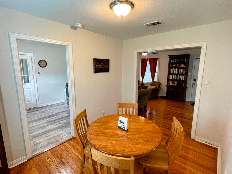 Building Photo - 618 Dunkley Dr